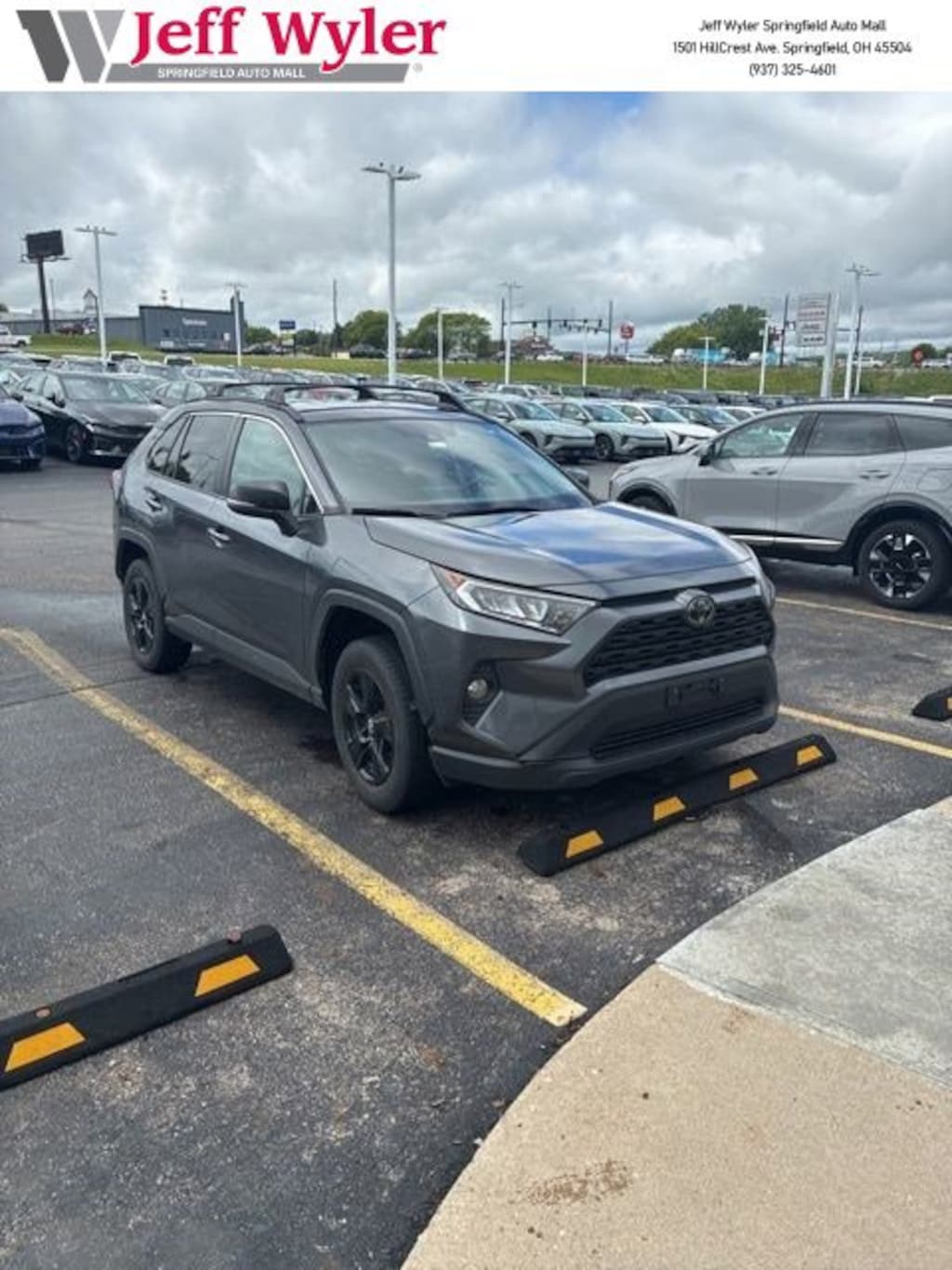 Used 2020 Toyota RAV4 XLE FWD SUV