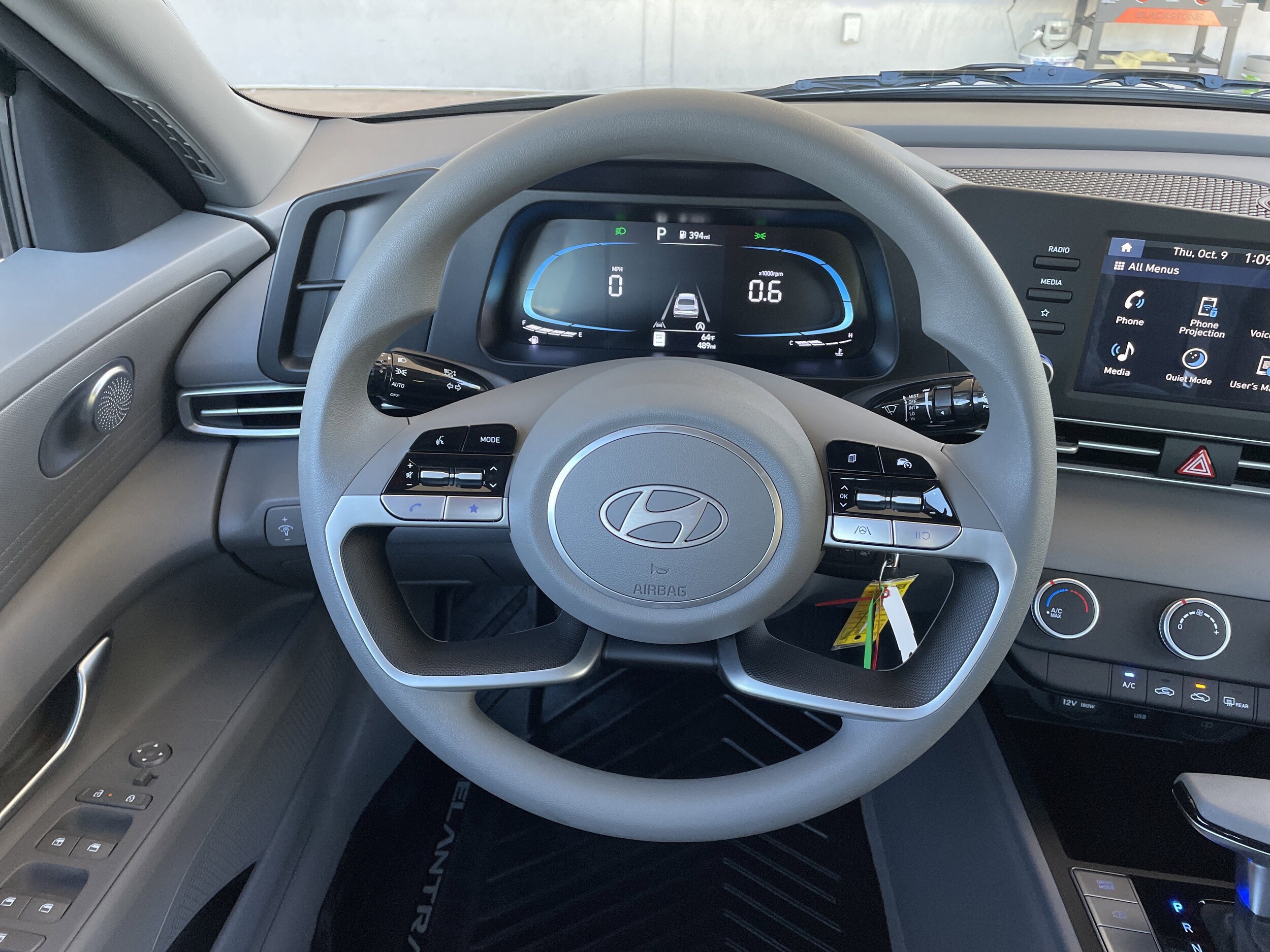2025 Hyundai Elantra SE photo 4