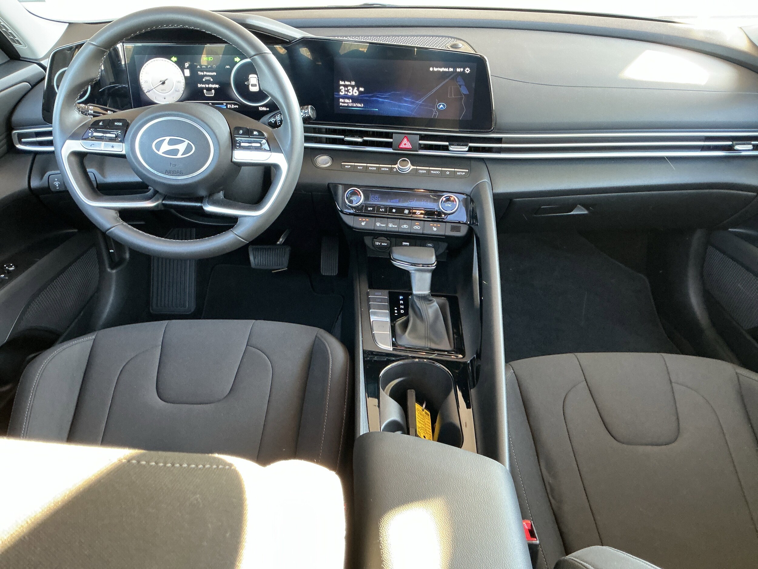 2025 Hyundai Elantra SEL Convenience photo 4