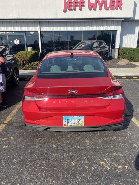 2023 Hyundai Elantra SEL Convenience photo 3