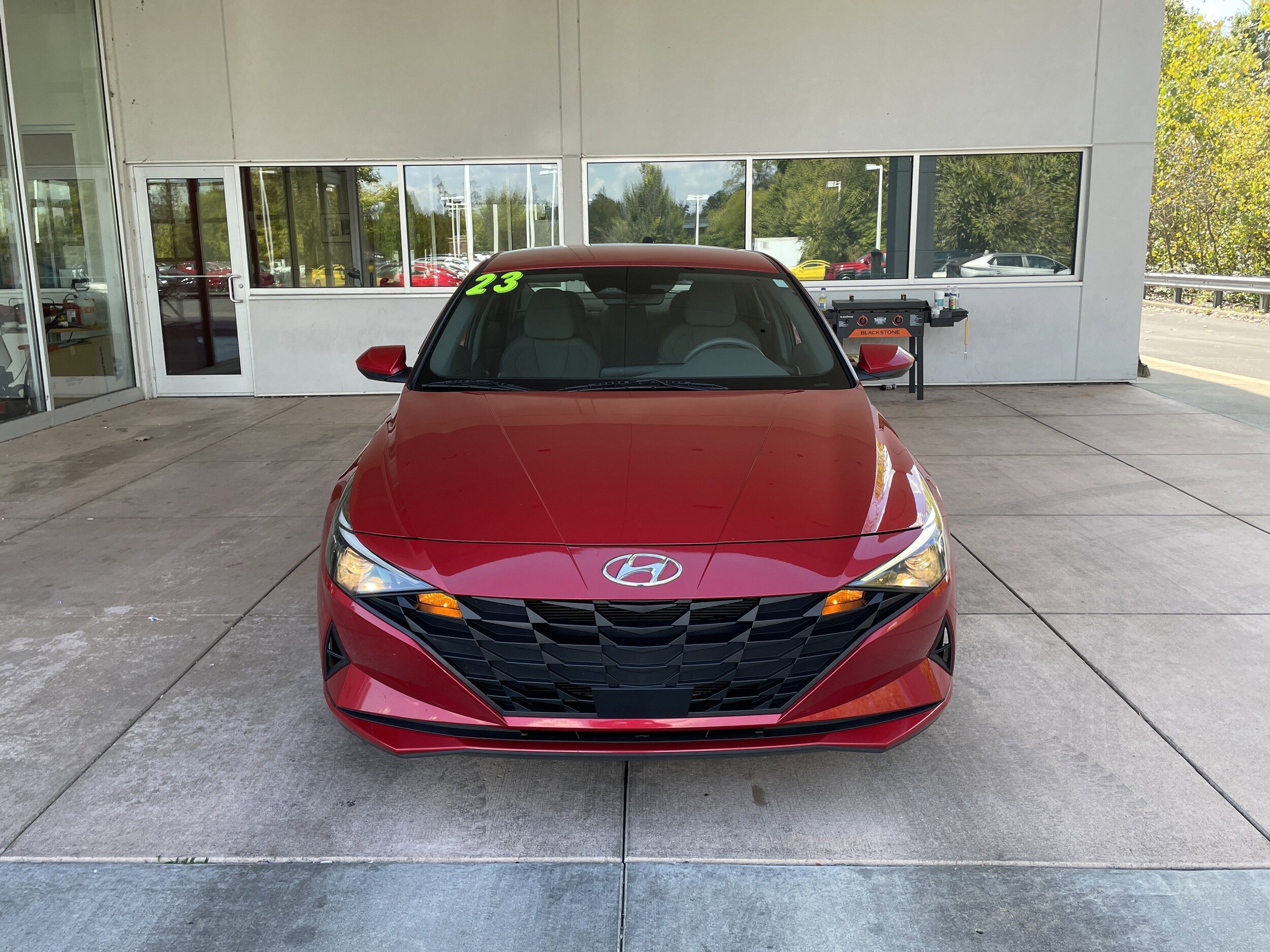 2023 Hyundai Elantra SEL Convenience photo 2