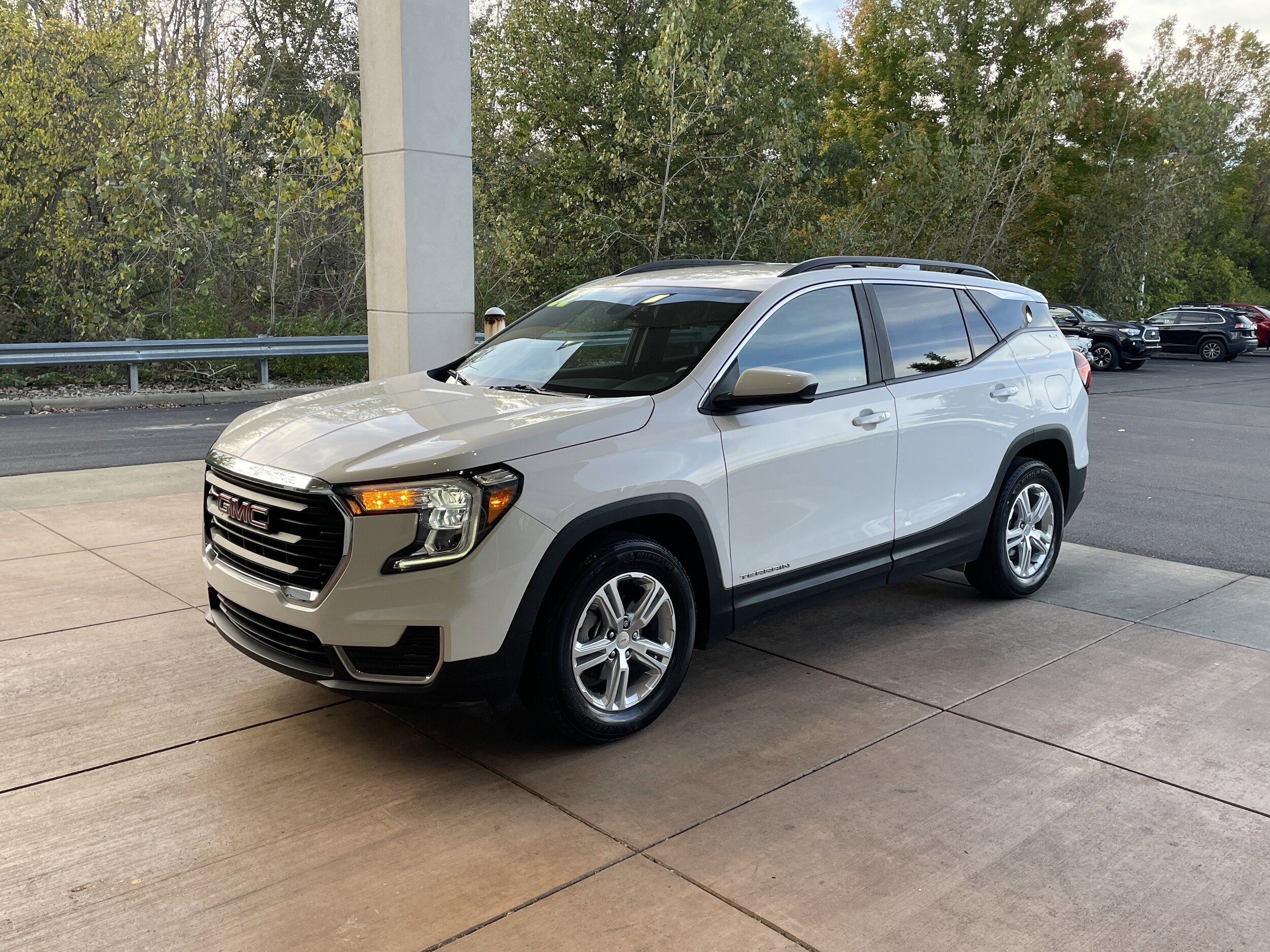 2022 Gmc Terrain SLE photo 2