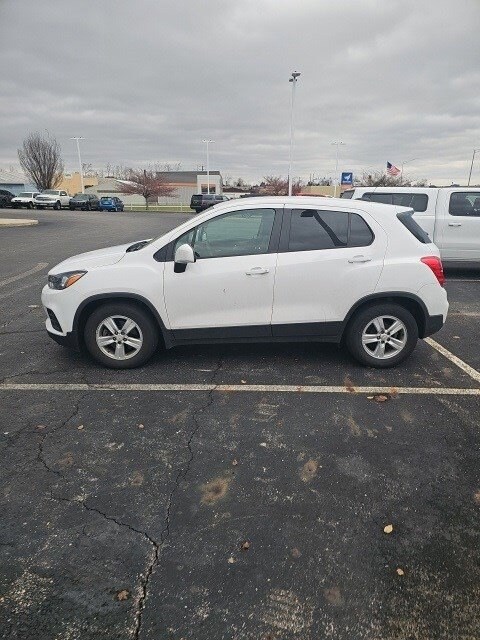 2020 Chevrolet Trax LS photo 3