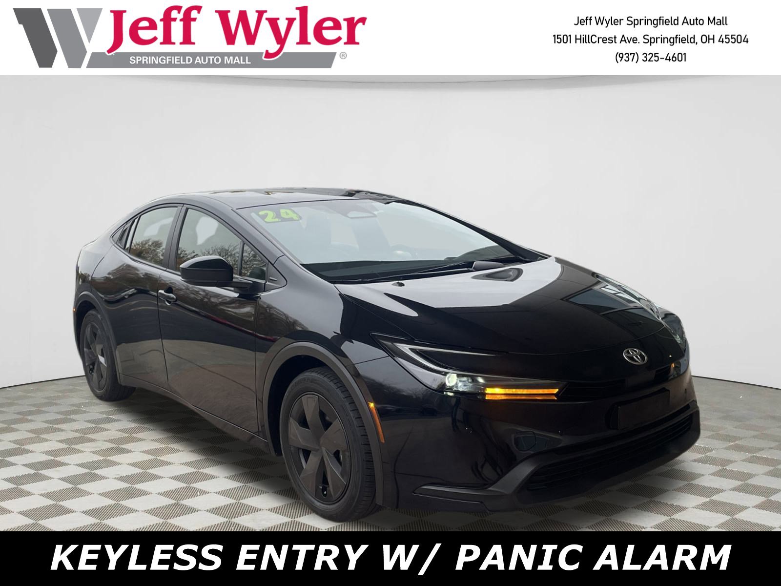 2024 Toyota Prius LE's photo