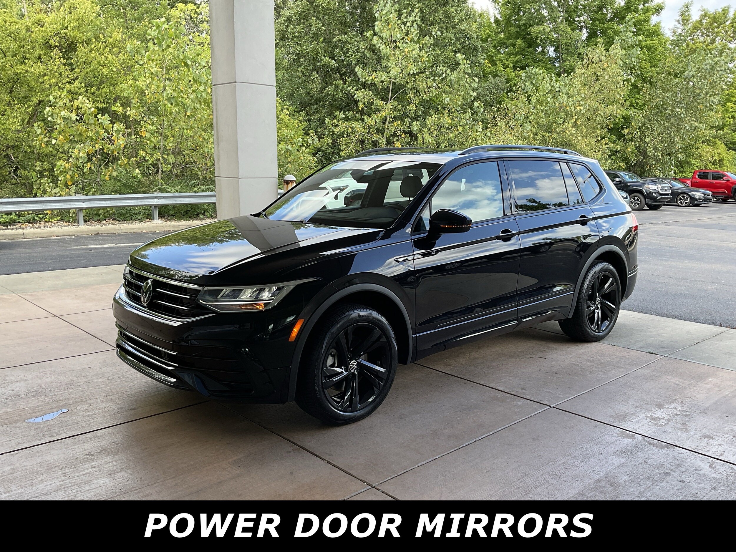 2024 Volkswagen Tiguan SE R-Line Black photo 3