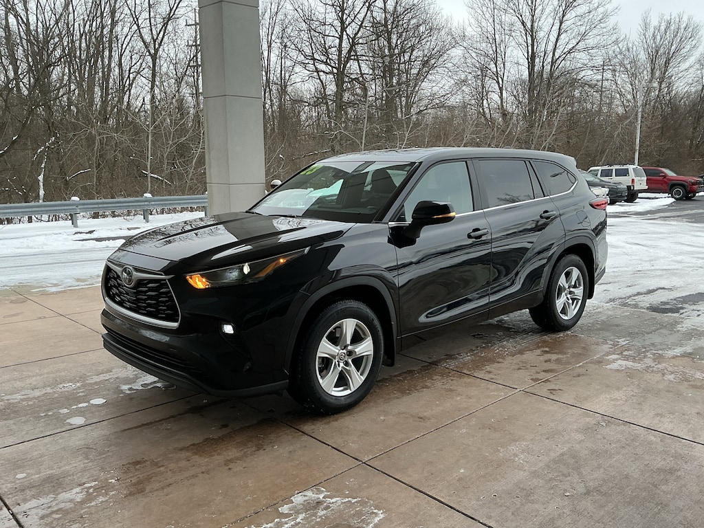 Used 2023 Toyota Highlander L FWD SUV