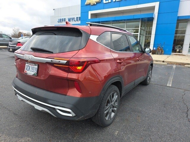 2023 Kia Seltos S photo 2