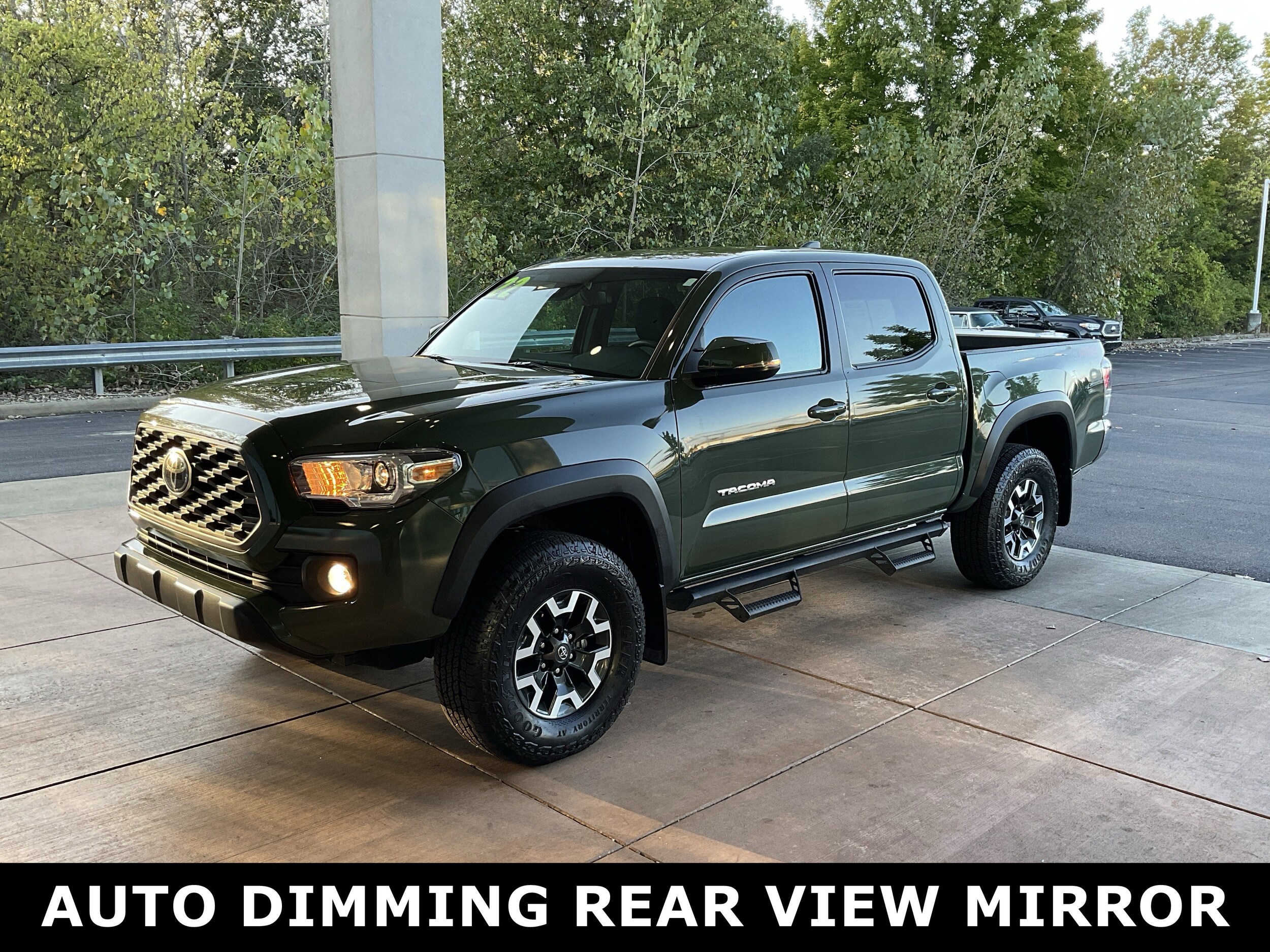 2022 Toyota Tacoma TRD Off-Road photo 2