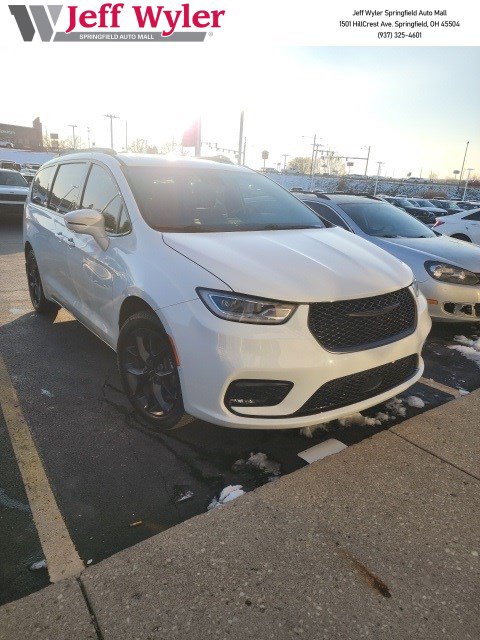 2021 Chrysler Pacifica Limited's photo