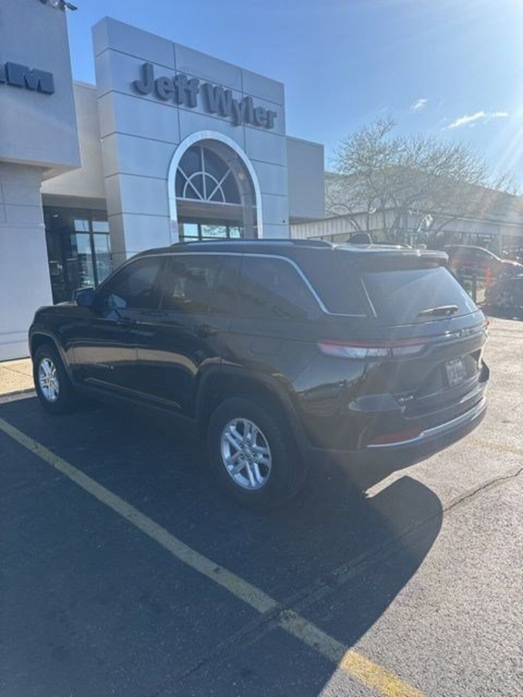 Used 2023 Jeep Grand Cherokee Laredo 4x4 SUV