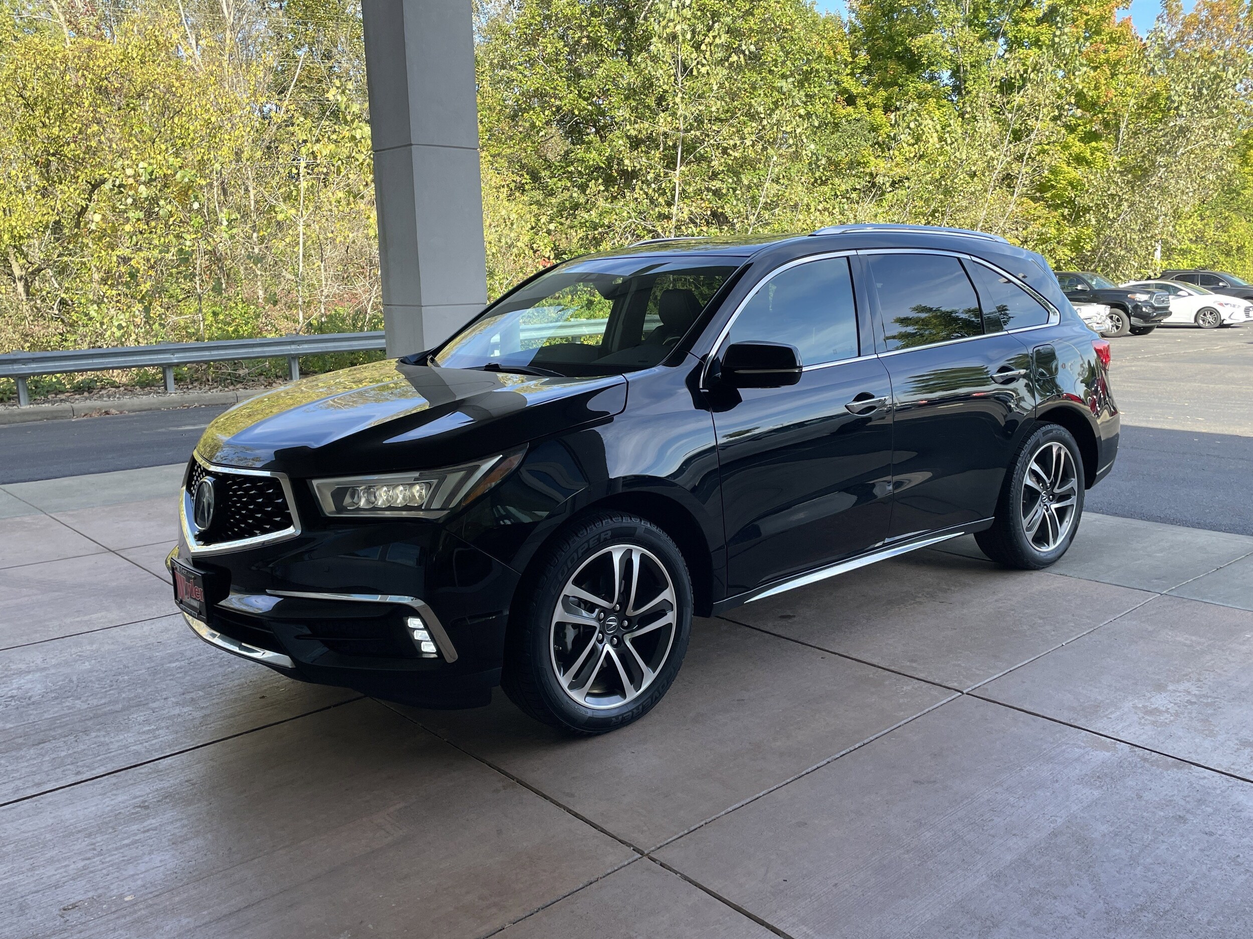 2017 Acura MDX SH-AWD Advance photo 3