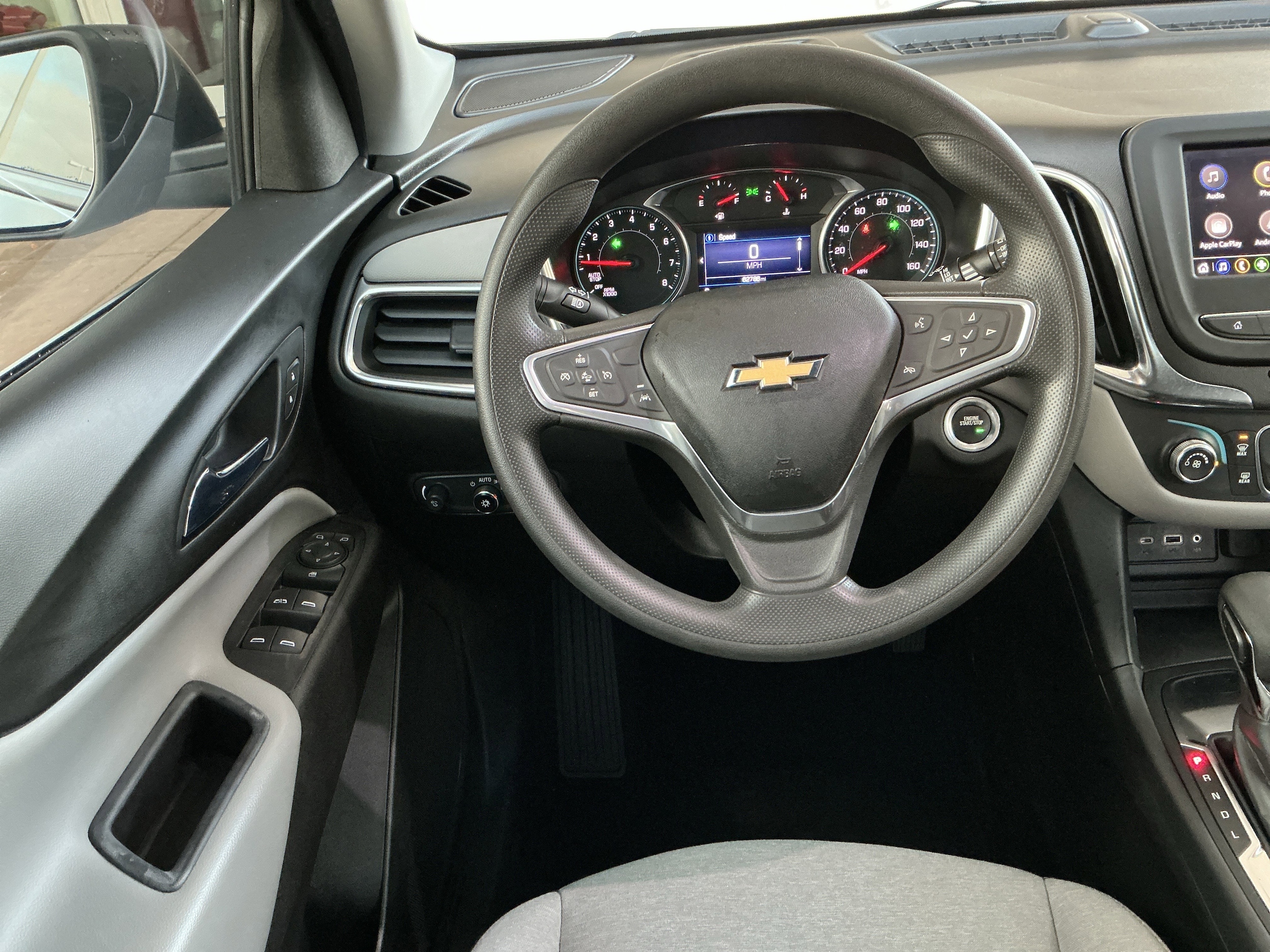 2022 Chevrolet Equinox LS photo 2