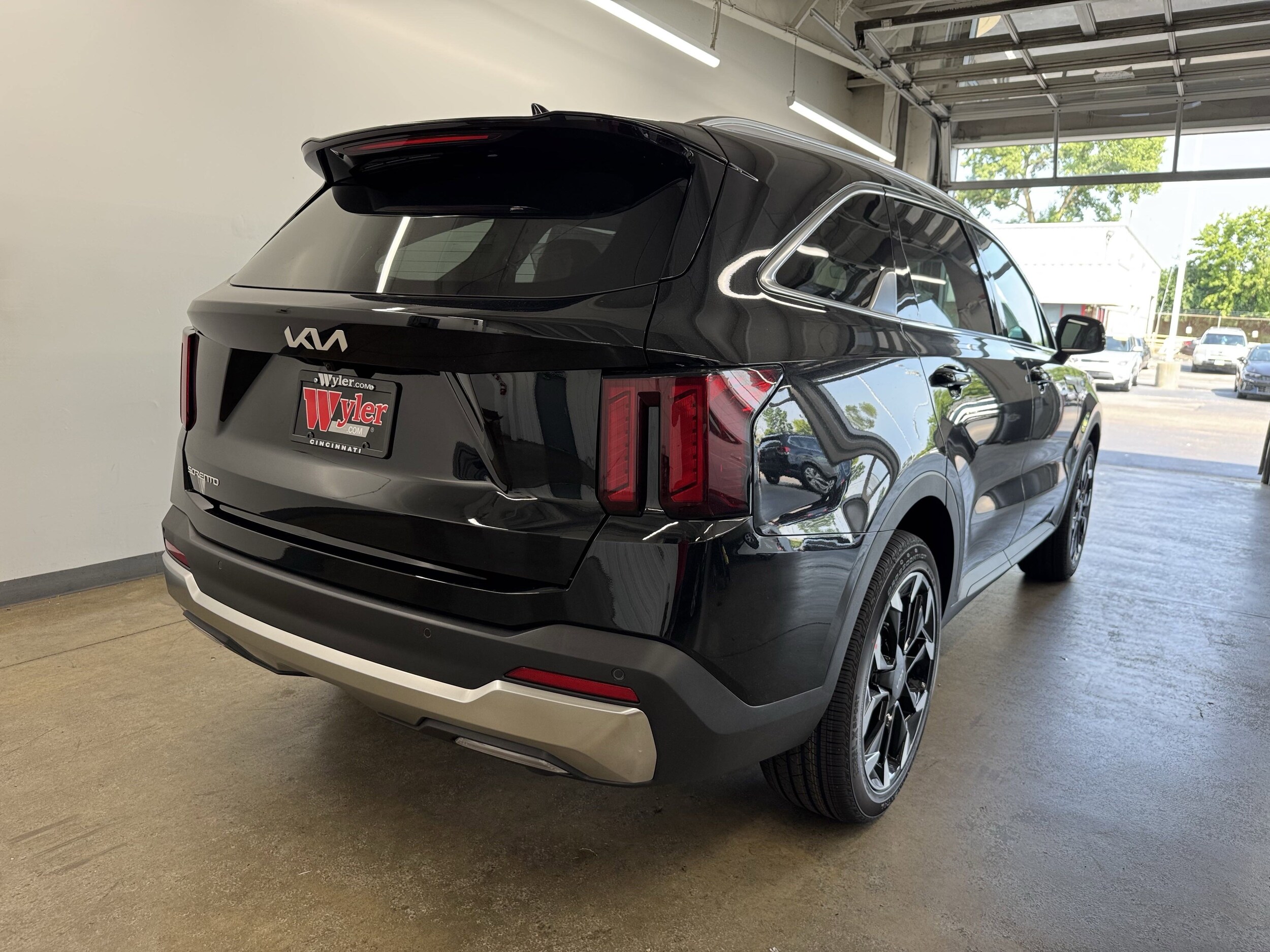 2025 Kia Sorento EX photo 2