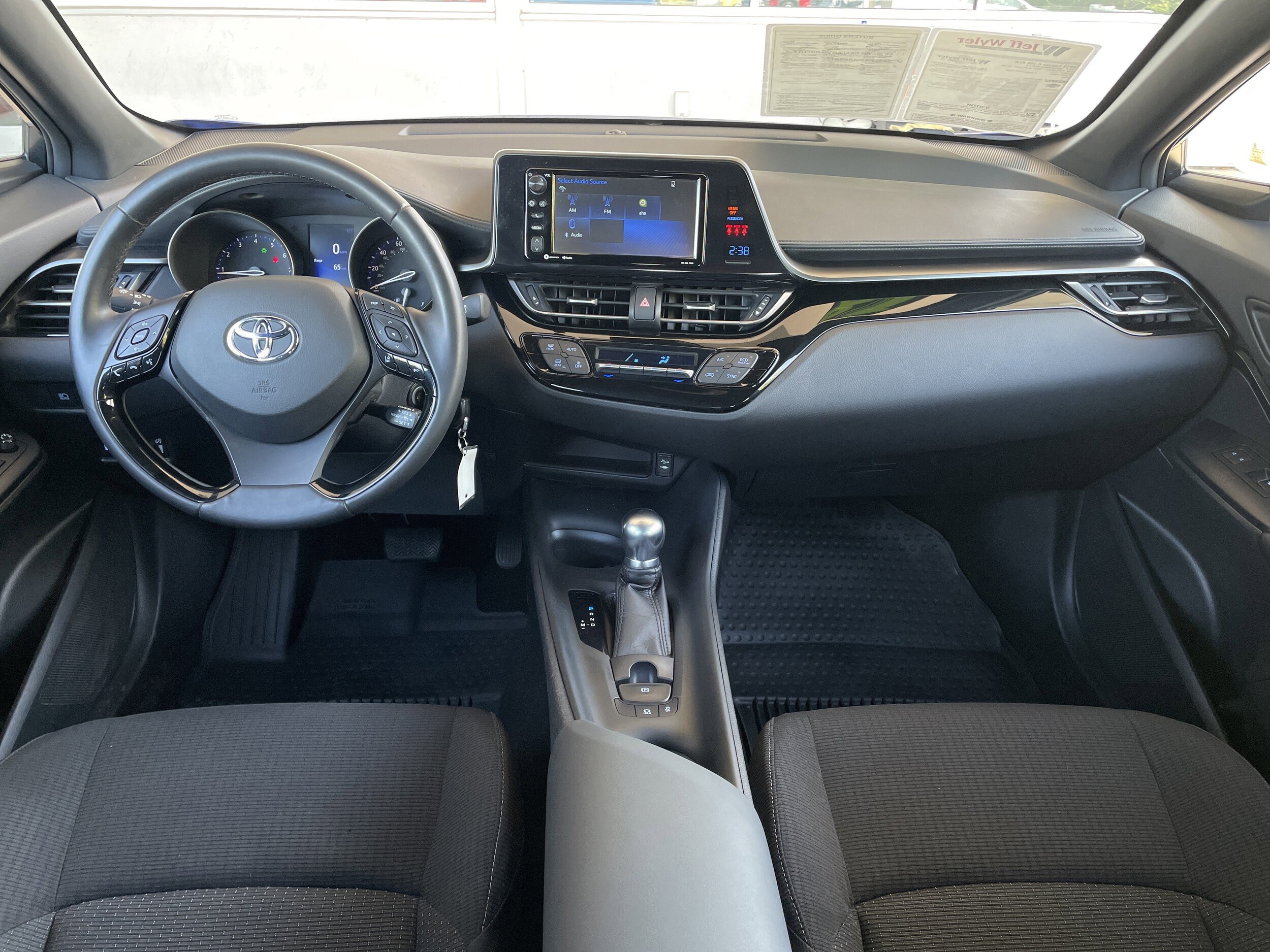 2018 Toyota C-HR XLE photo 4