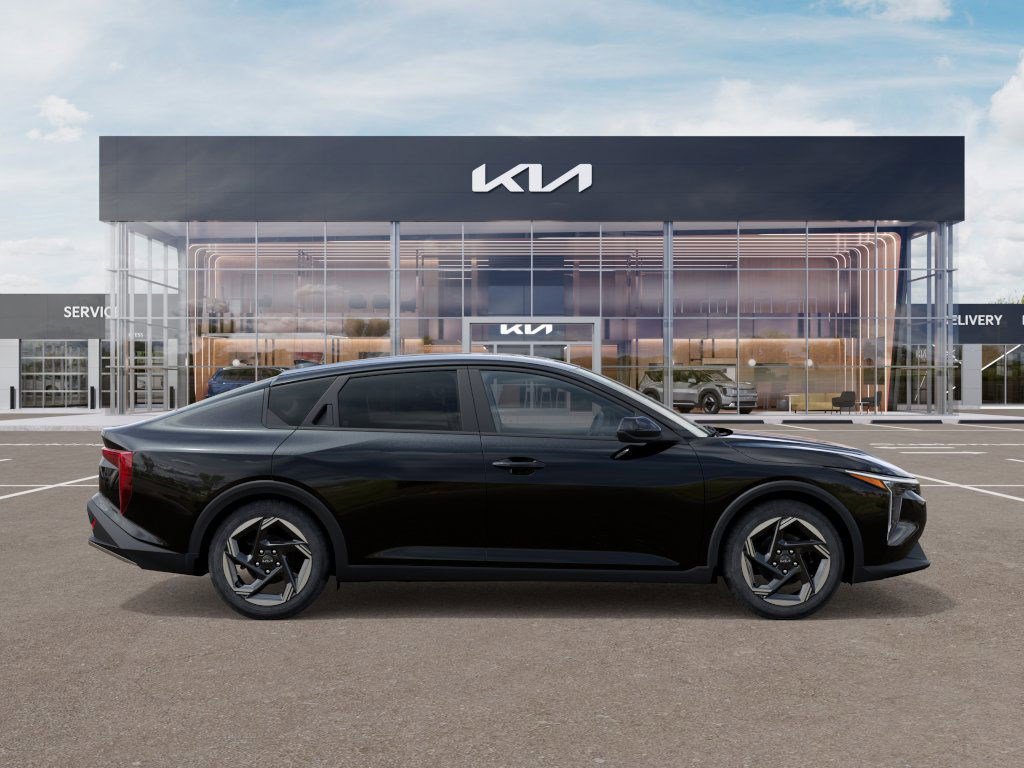2025 Kia K4 EX photo 2
