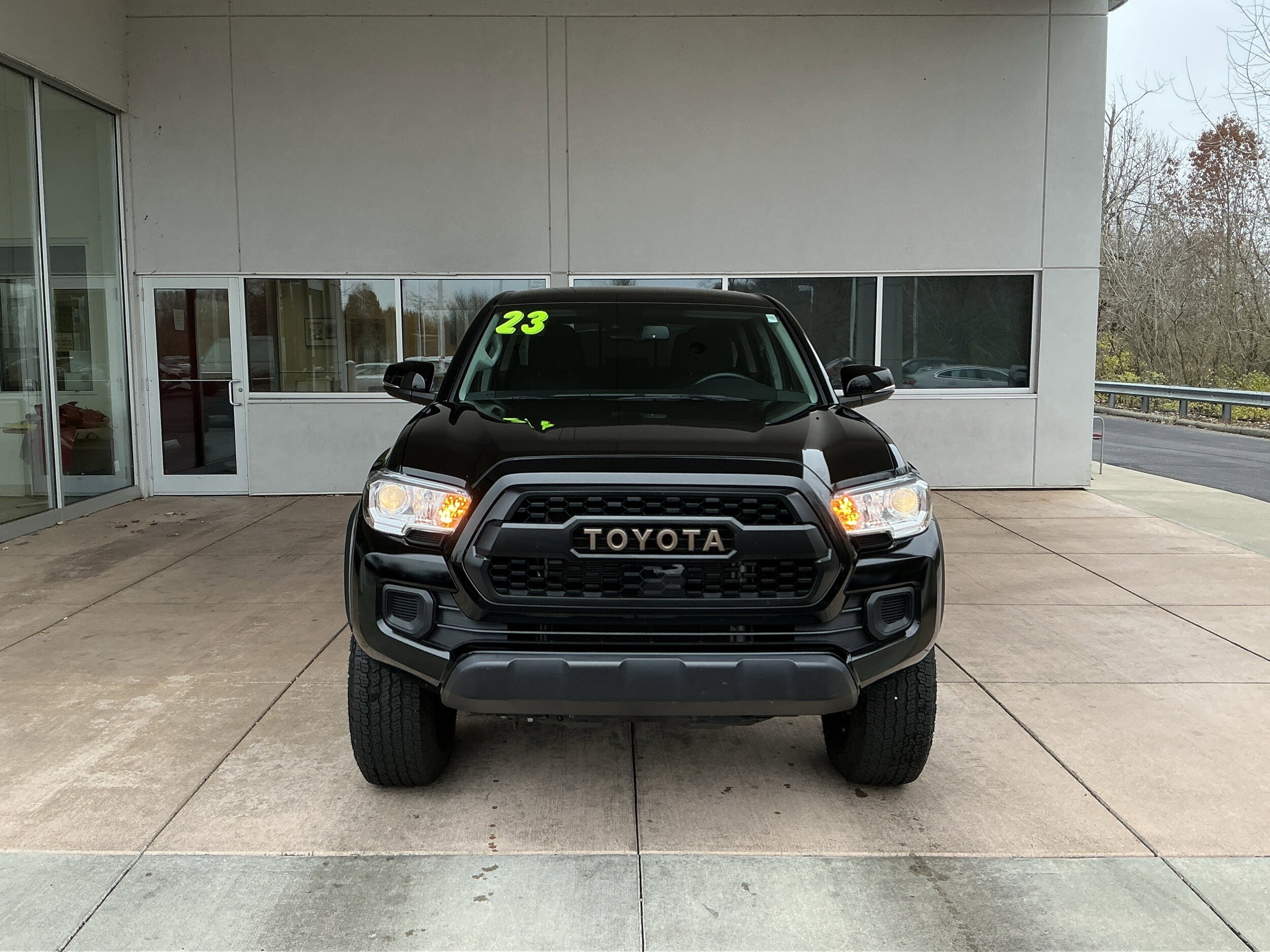 2023 Toyota Tacoma SR5 Double Cab V6 photo 2