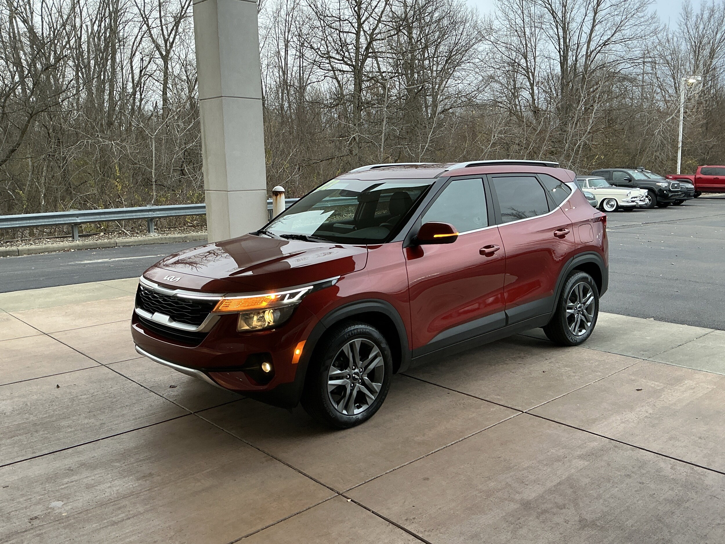 2023 Kia Seltos S photo 2