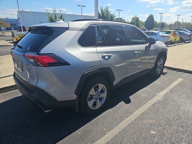 2023 Toyota RAV4 XLE photo 3