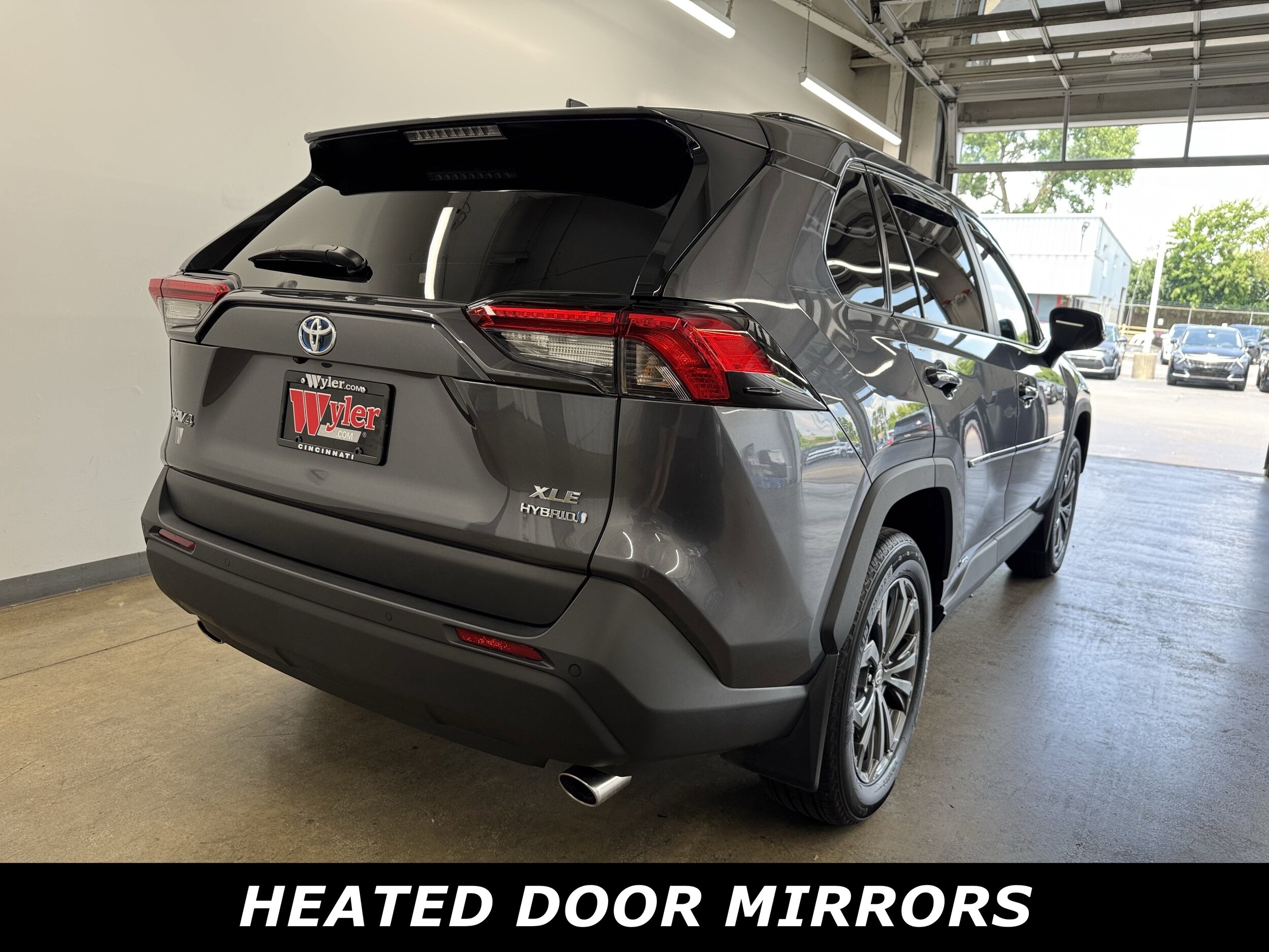 2024 Toyota RAV4 Hybrid XLE Premium photo 2