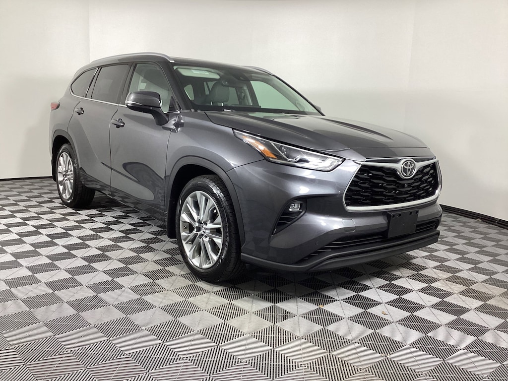 Used 2022 Toyota Highlander Limited AWD SUV
