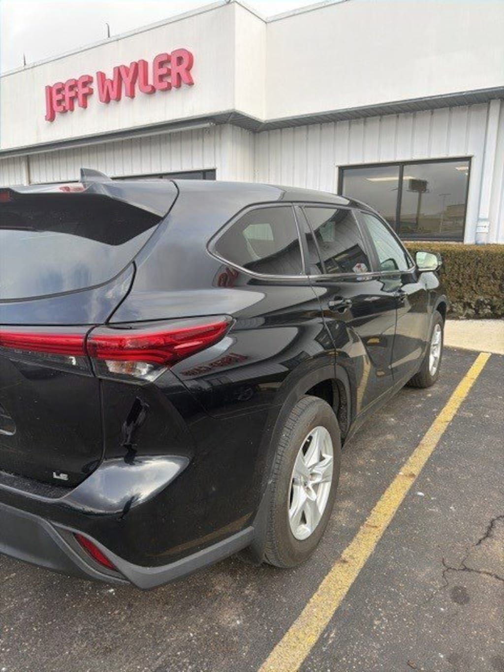 Used 2023 Toyota Highlander L FWD SUV