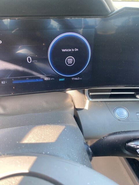 2023 Hyundai Elantra SEL Convenience photo 2