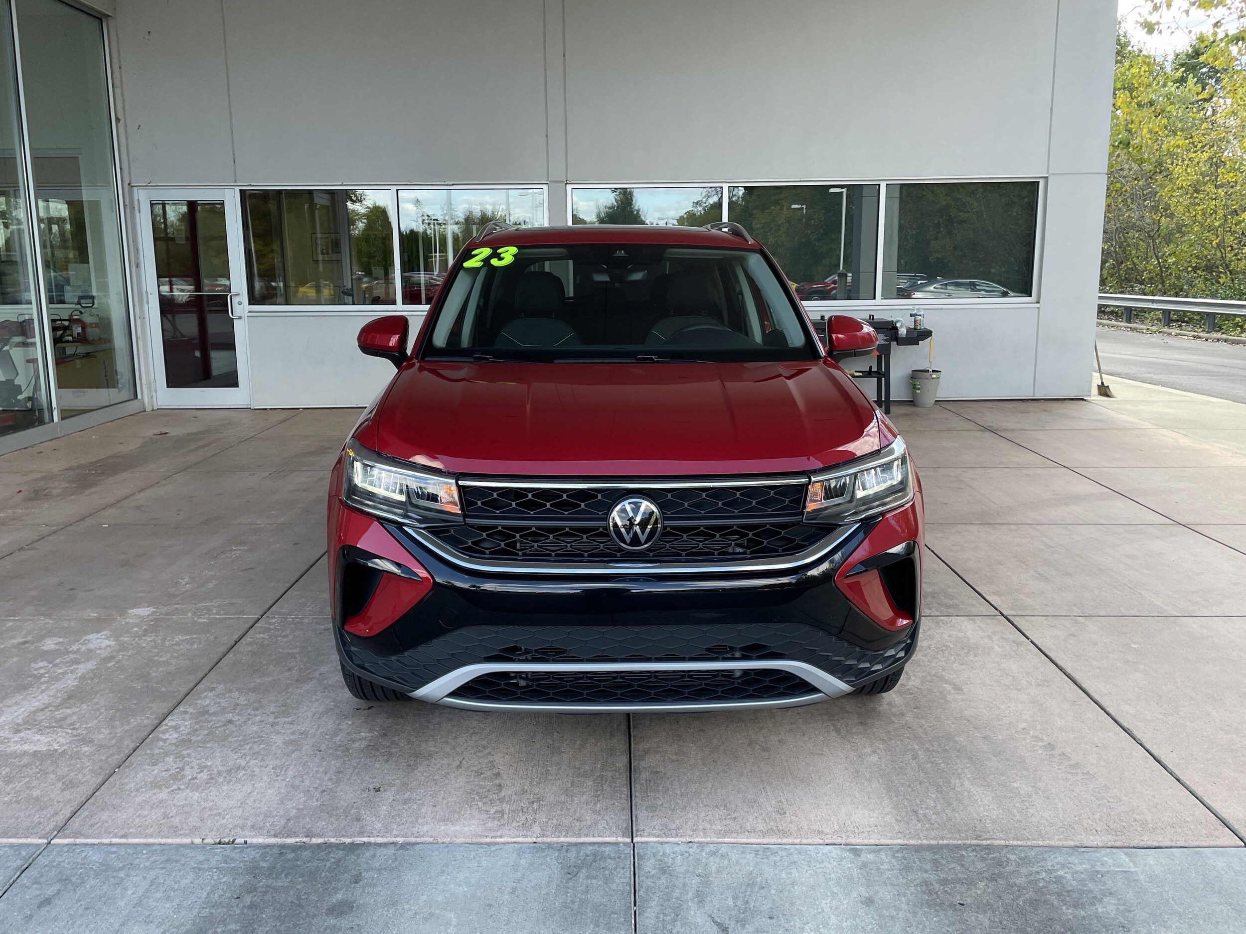 2023 Volkswagen Taos SE photo 2