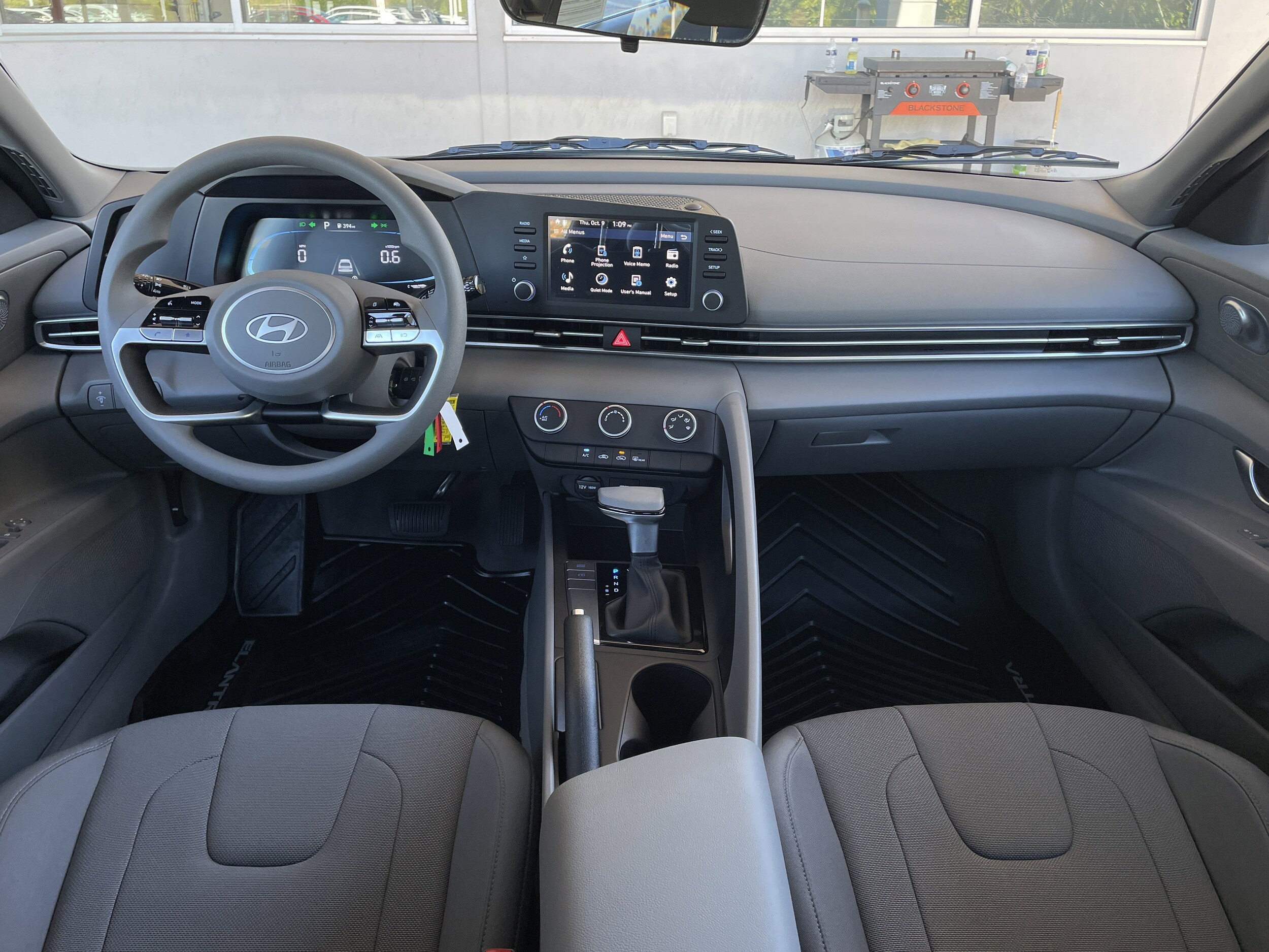 2025 Hyundai Elantra SE photo 4