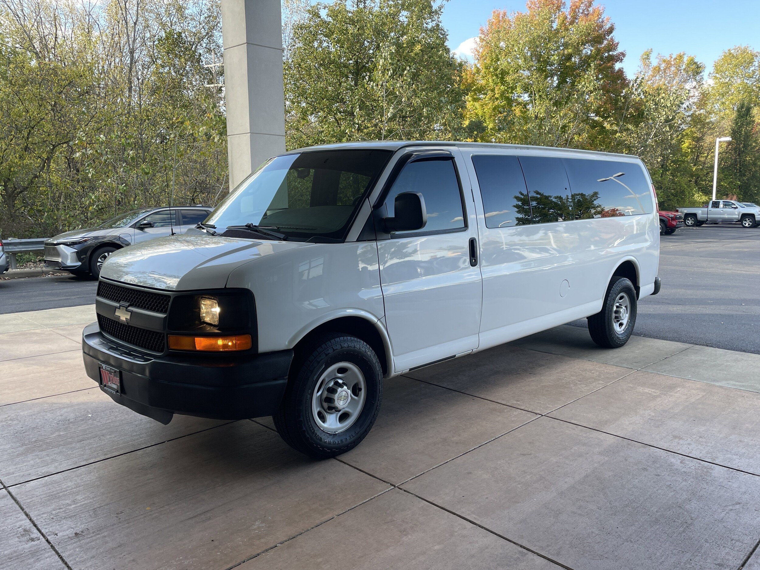 2014 Chevrolet Express Cargo 2500 Van photo 2