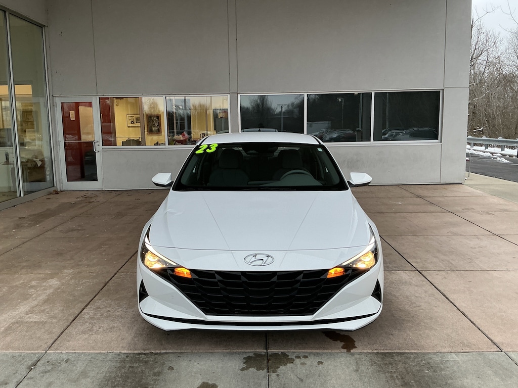 Used 2023 Hyundai Elantra SE IVT Sedan
