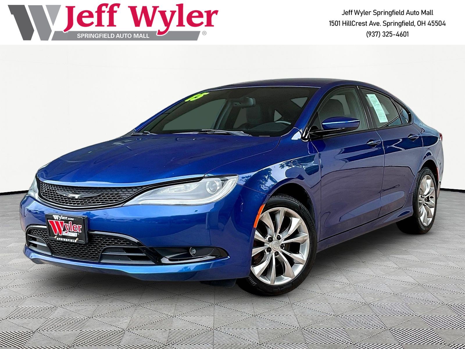 2015 Chrysler 200 S's photo