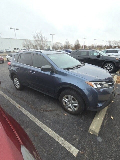 2014 Toyota RAV4 LE photo 2