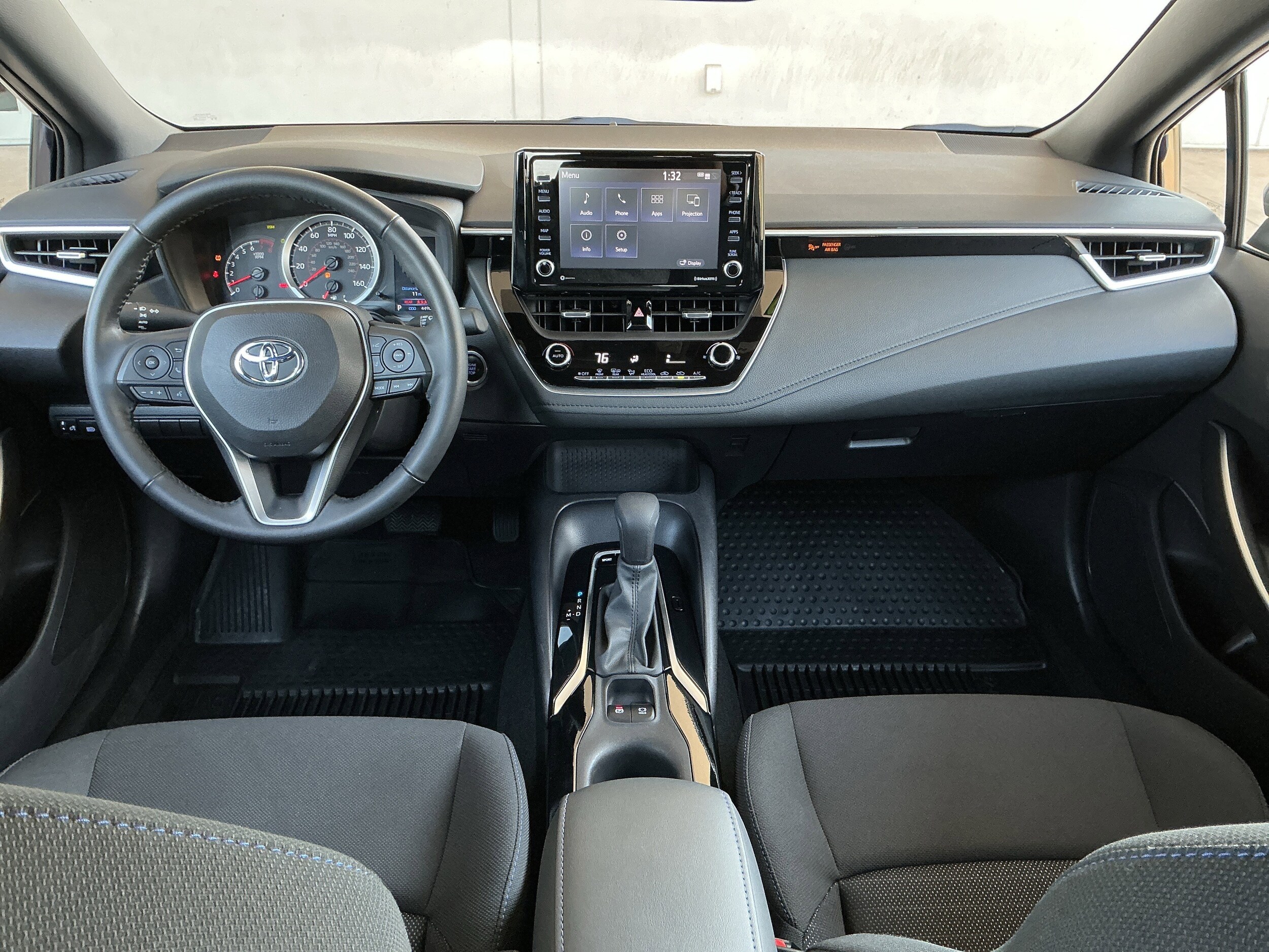 2022 Toyota Corolla SE photo 3