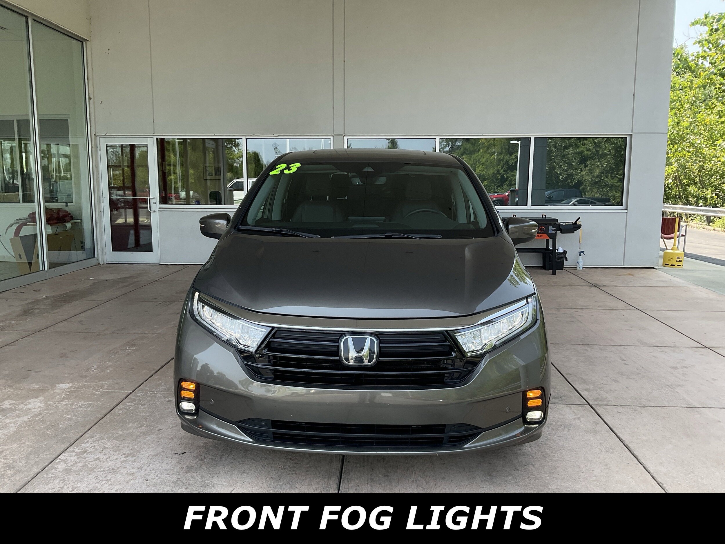 2023 Honda Odyssey Touring photo 2