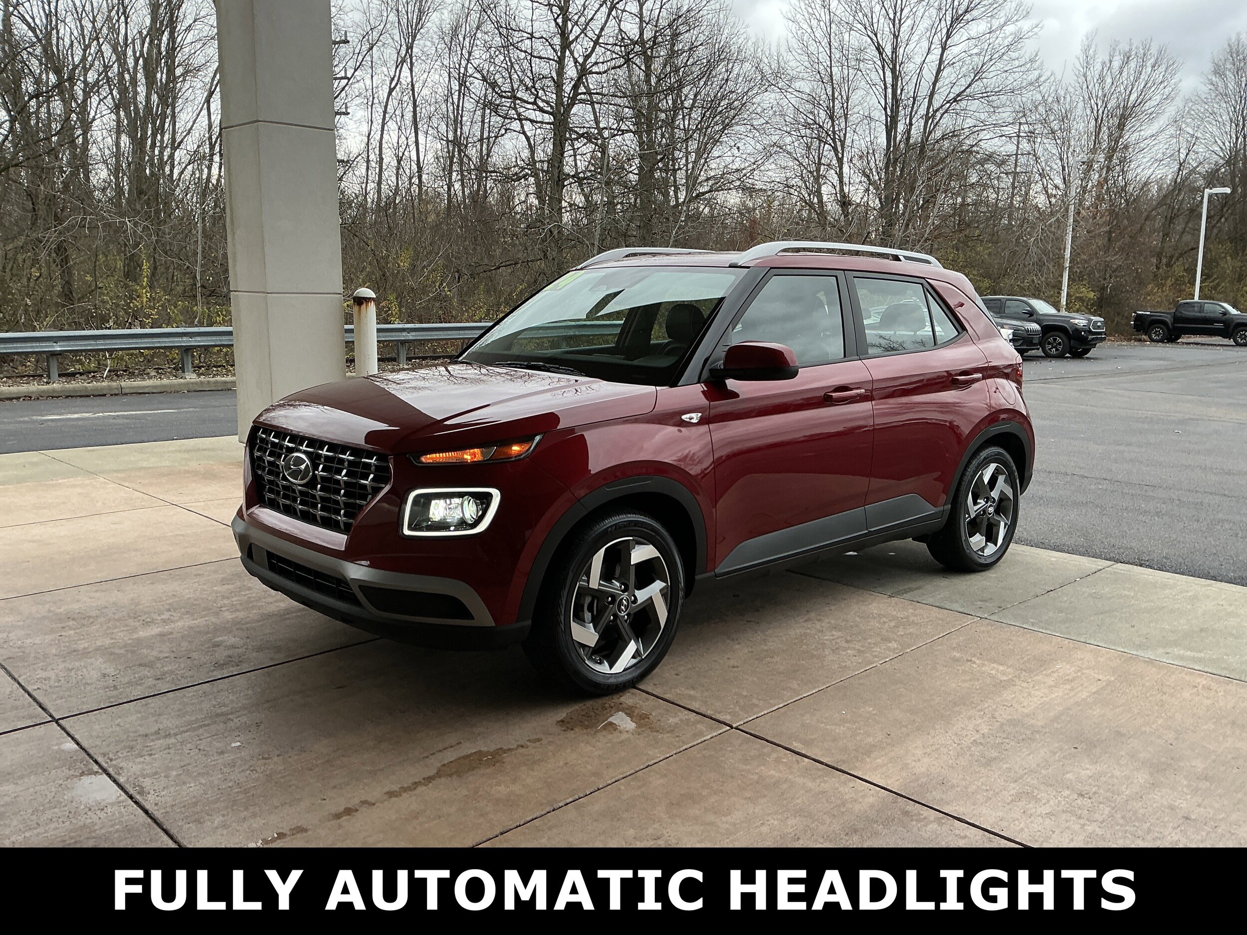 2024 Hyundai Venue Limited photo 2