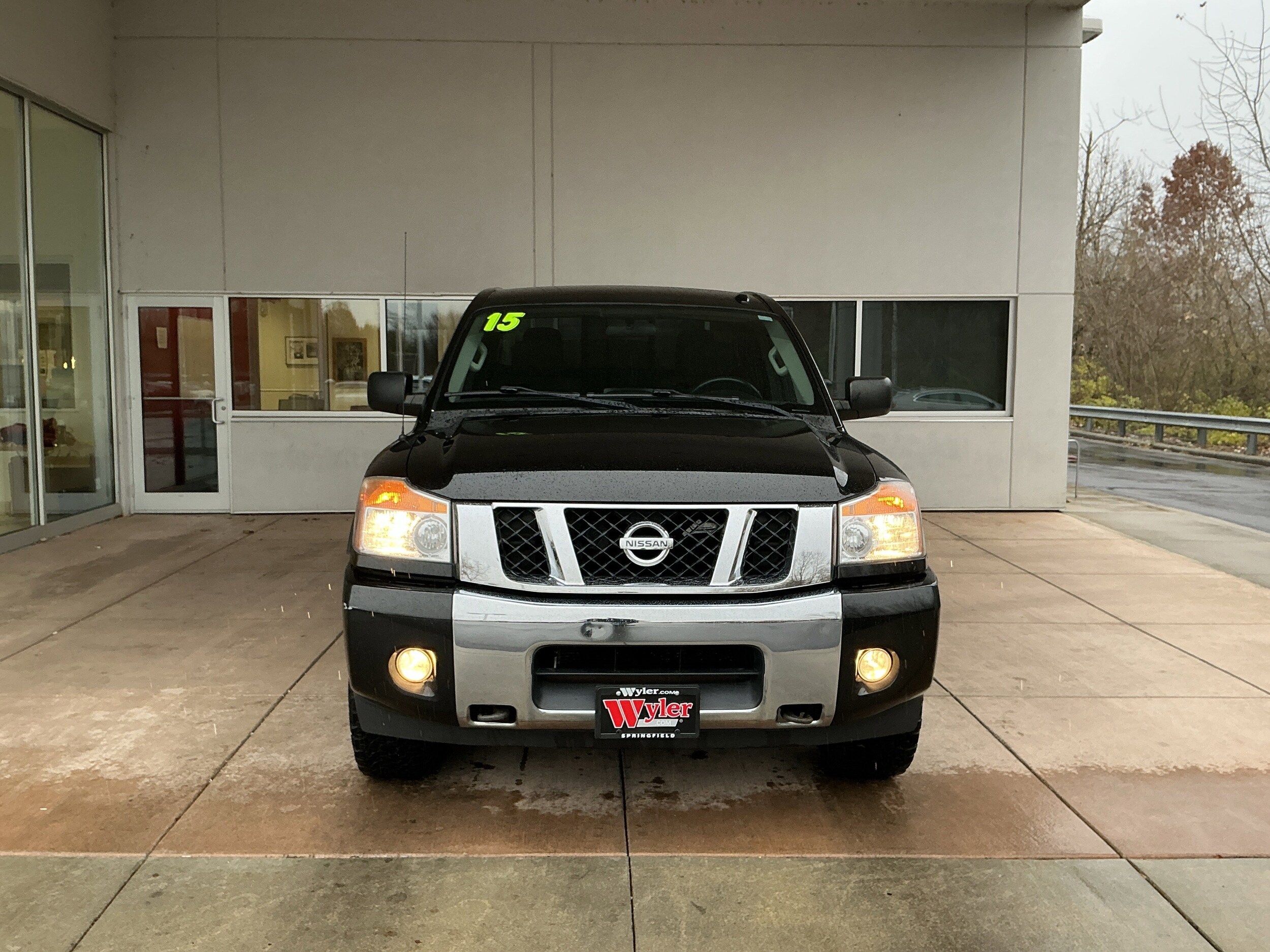 2015 Nissan Titan King Cab SV photo 2