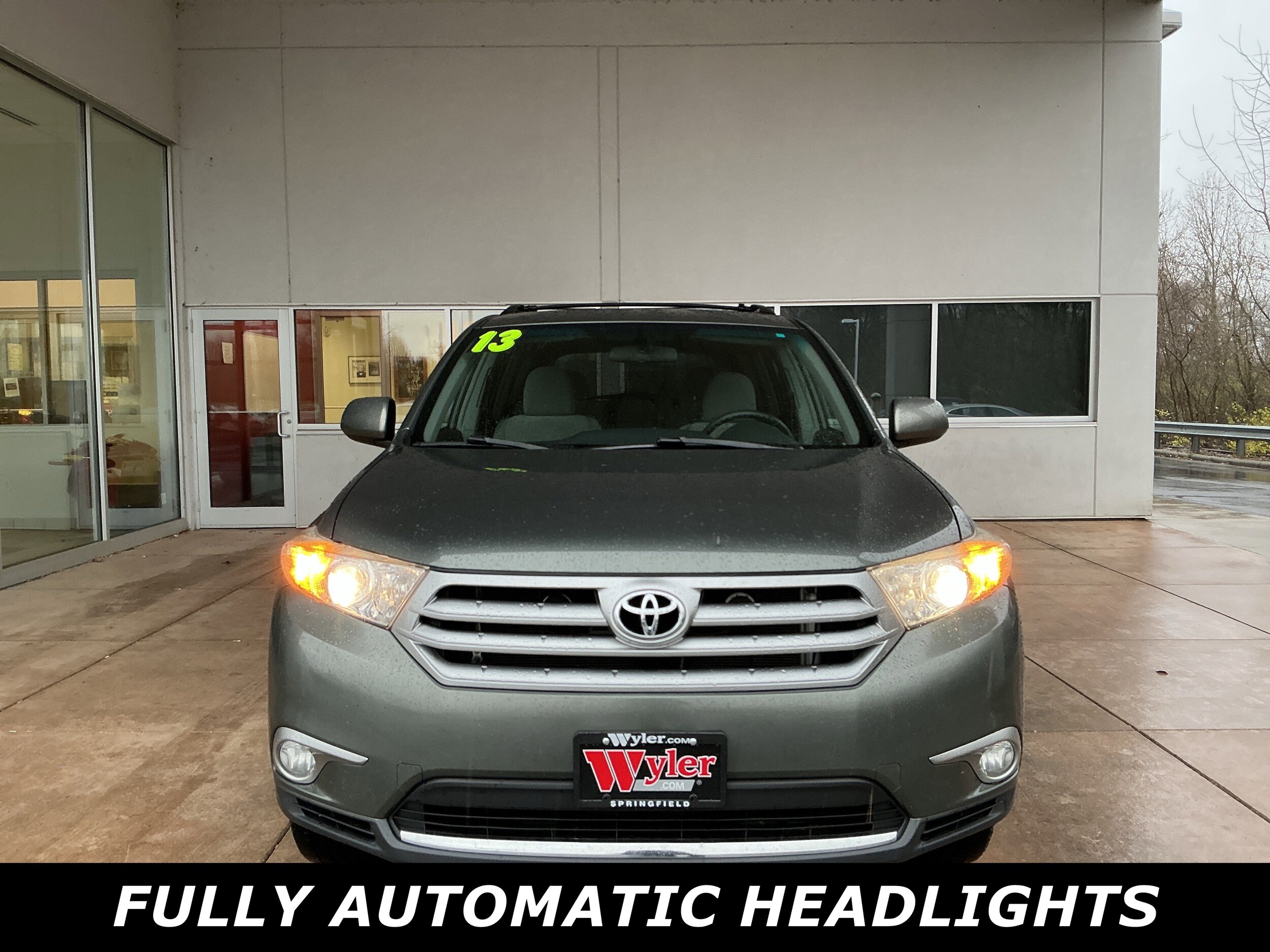2013 Toyota Highlander Base Plus photo 2