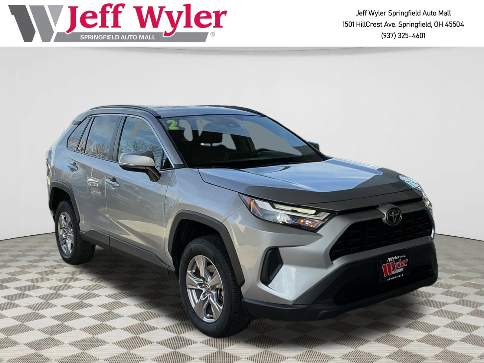 2024 Toyota RAV4 XLE's photo