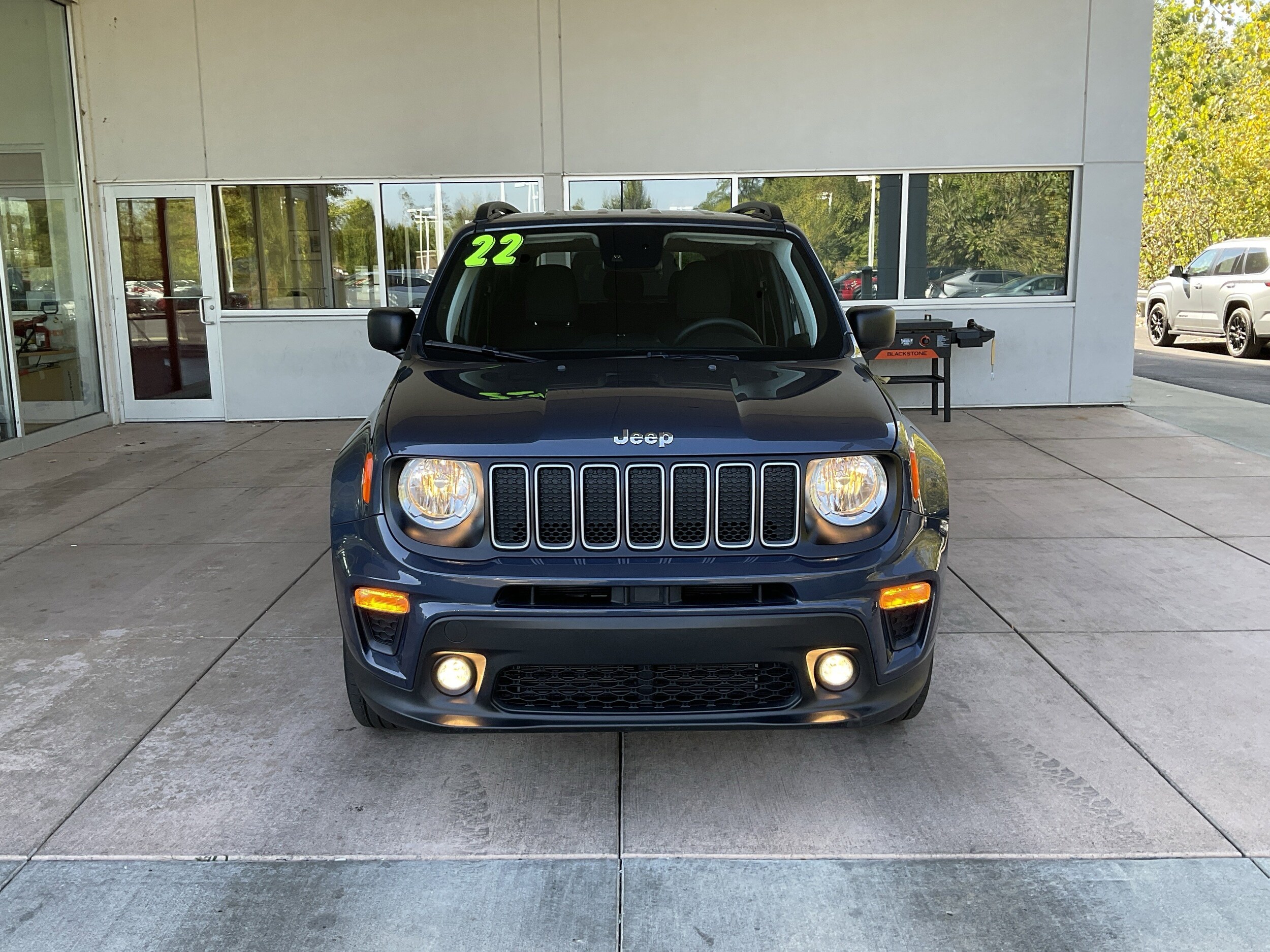 2022 Jeep Renegade Latitude photo 2
