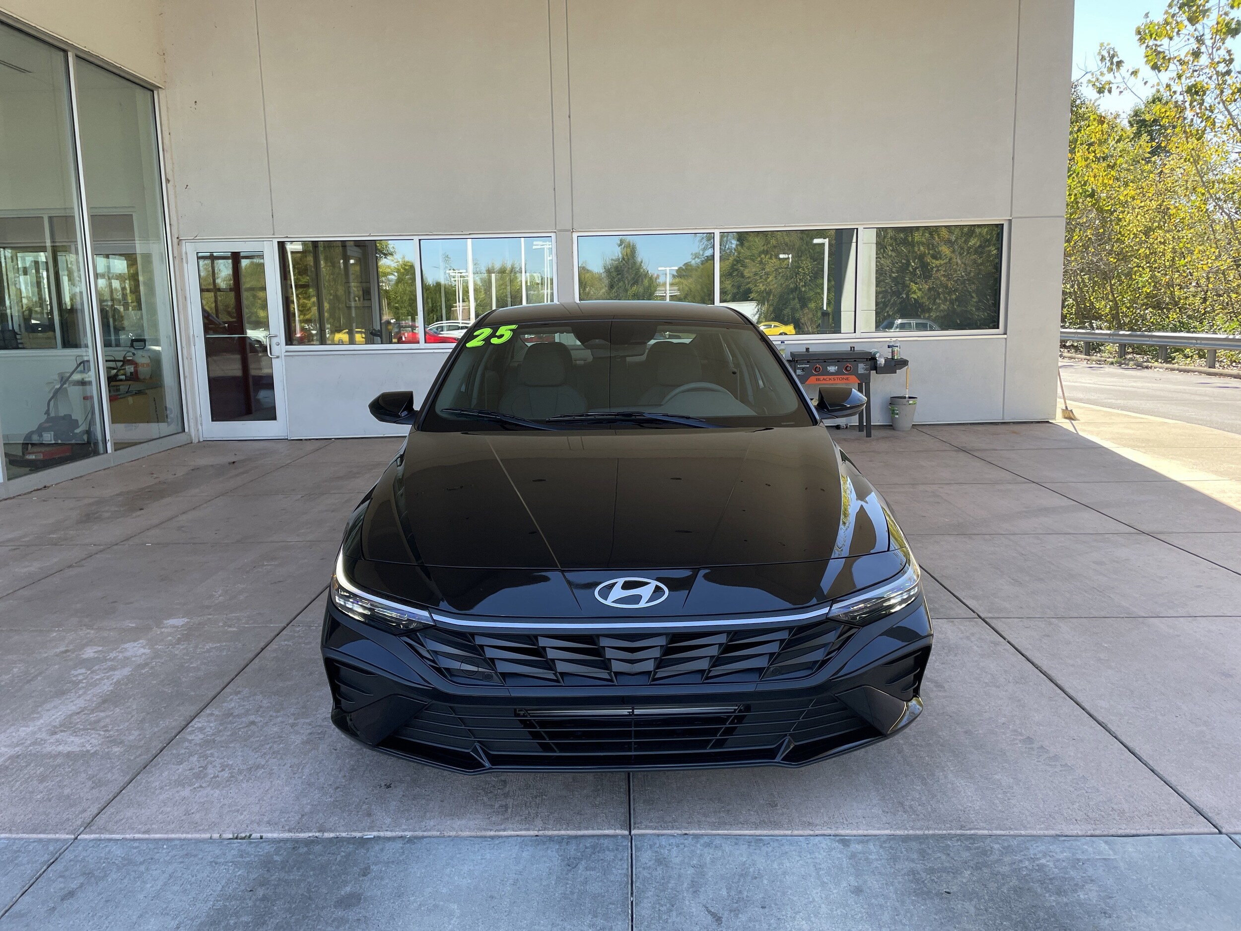2025 Hyundai Elantra SE photo 2