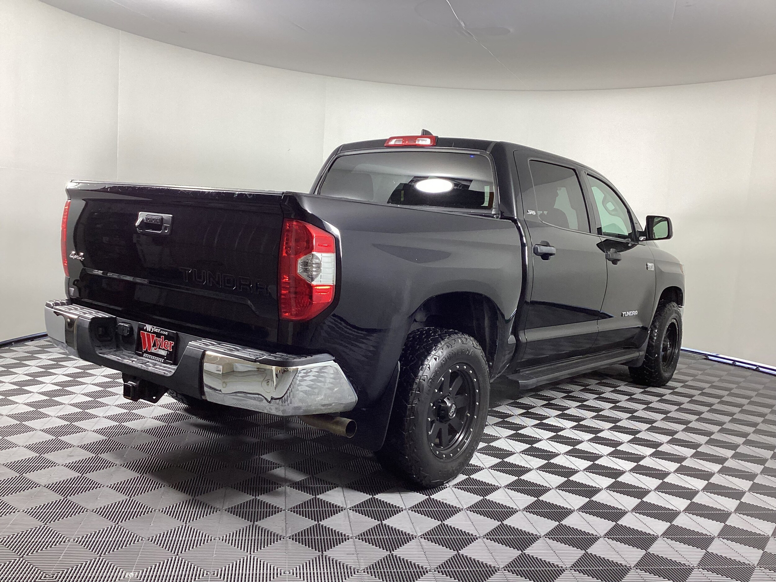 2020 Toyota Tundra SR5 CrewMax photo 3