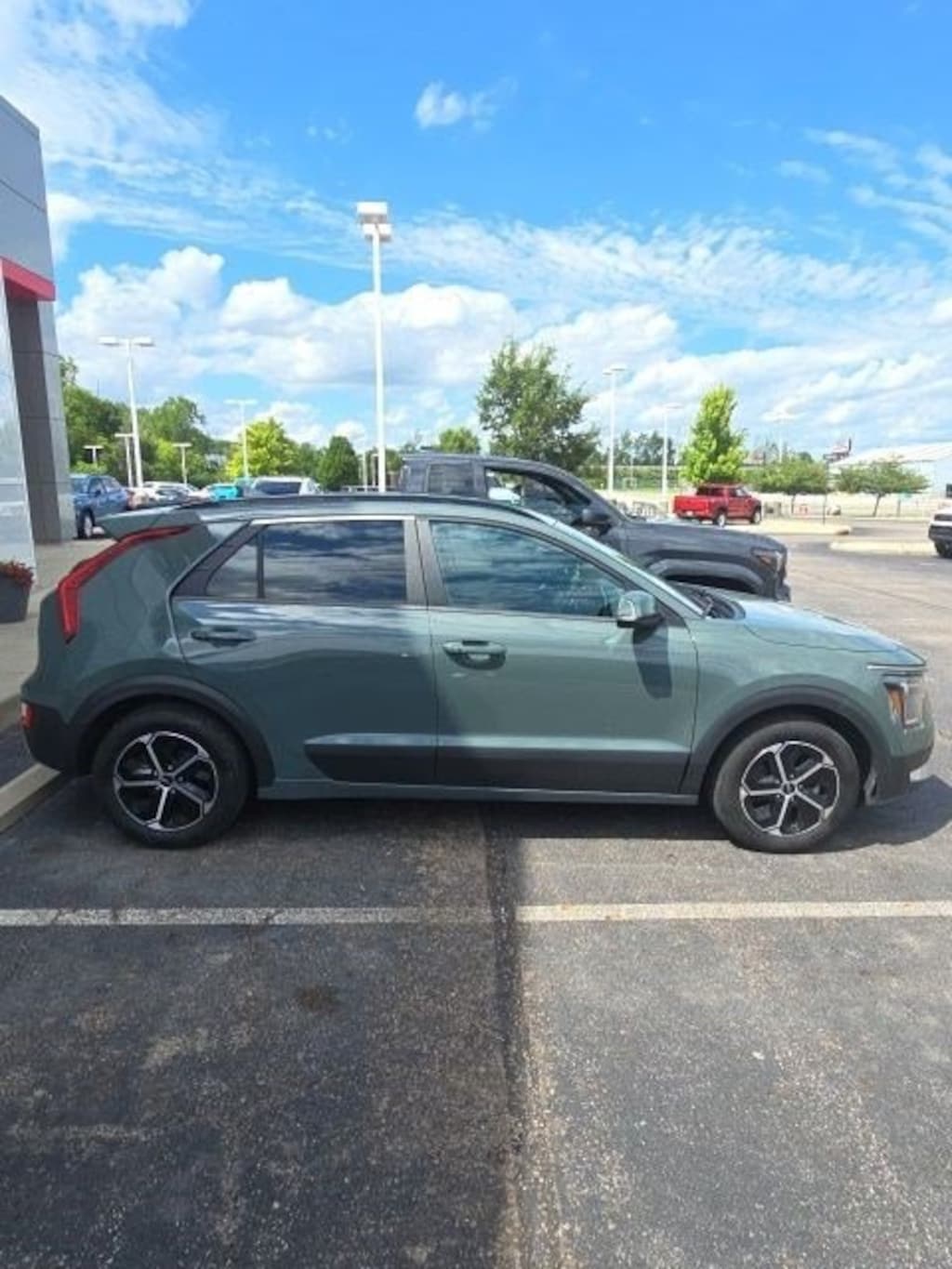 Used 2024 Kia Niro EX FWD SUV