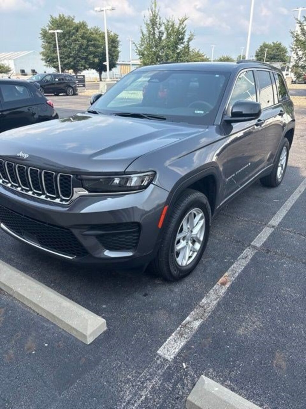 Used 2025 Jeep Grand Cherokee Laredo X 4x4 SUV