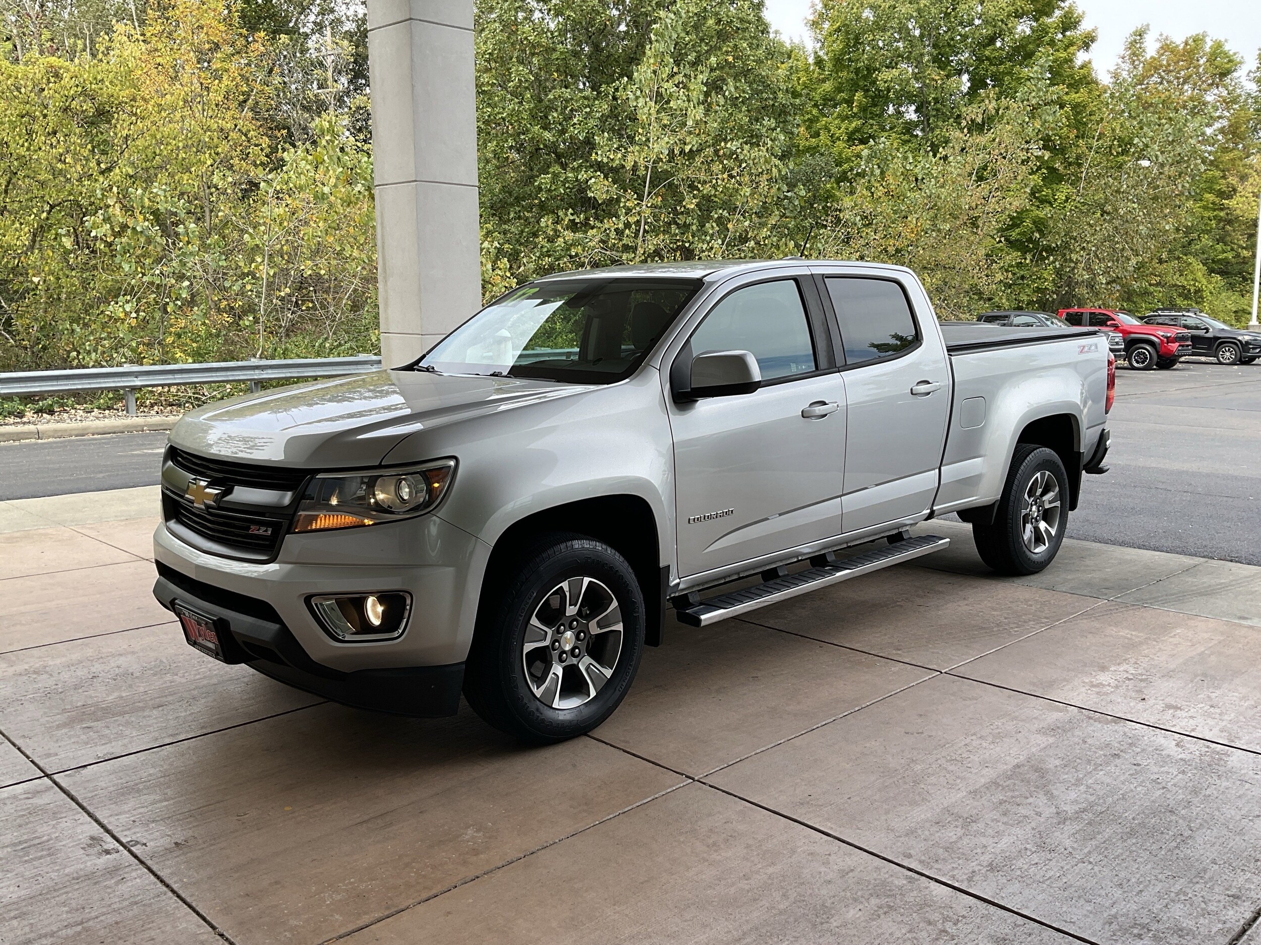 2017 Chevrolet Colorado Z71 photo 2