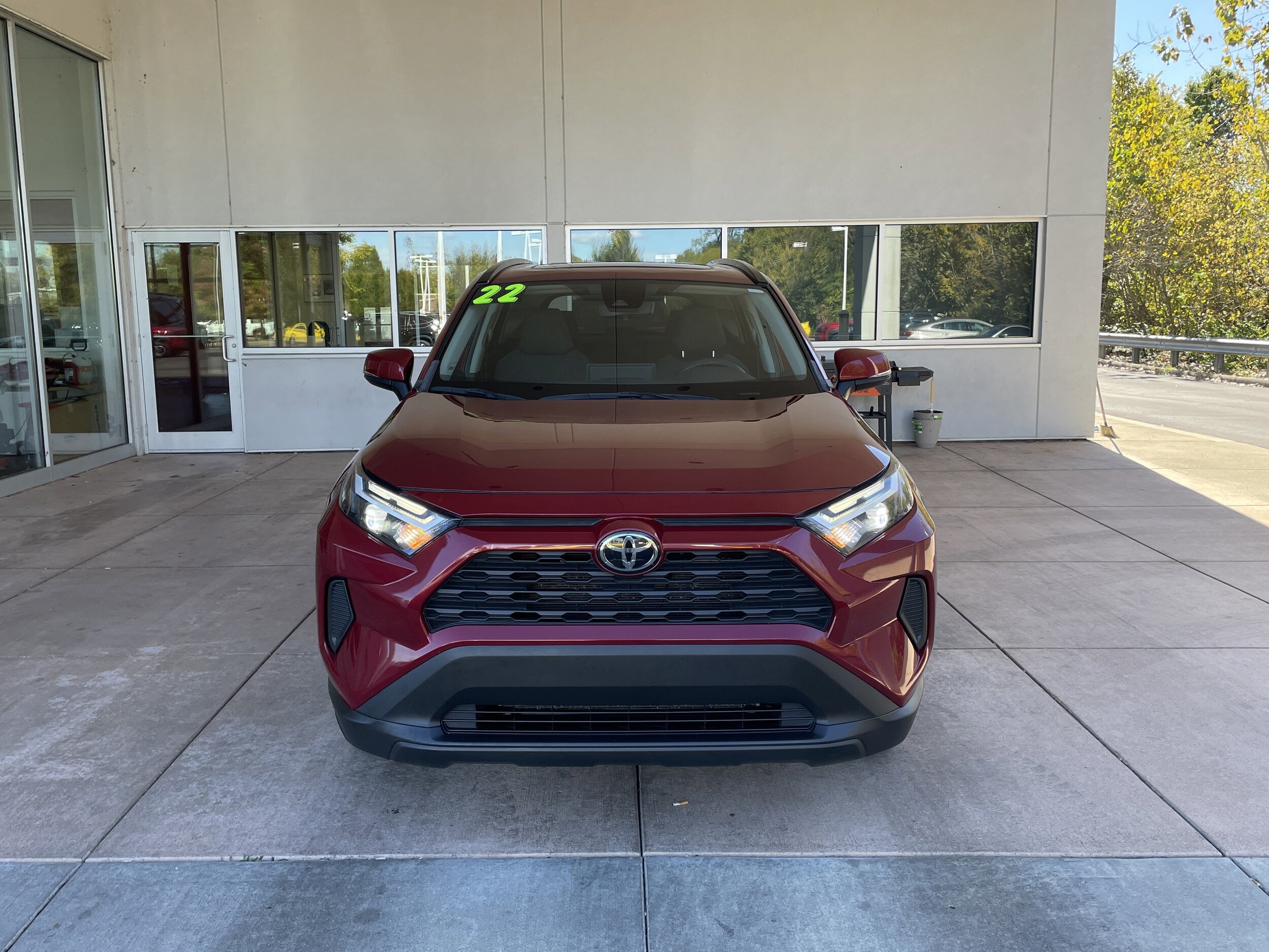 2022 Toyota RAV4 XLE photo 2