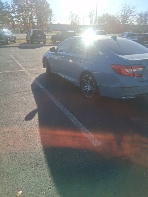 2022 Honda Accord Hybrid Touring photo 2