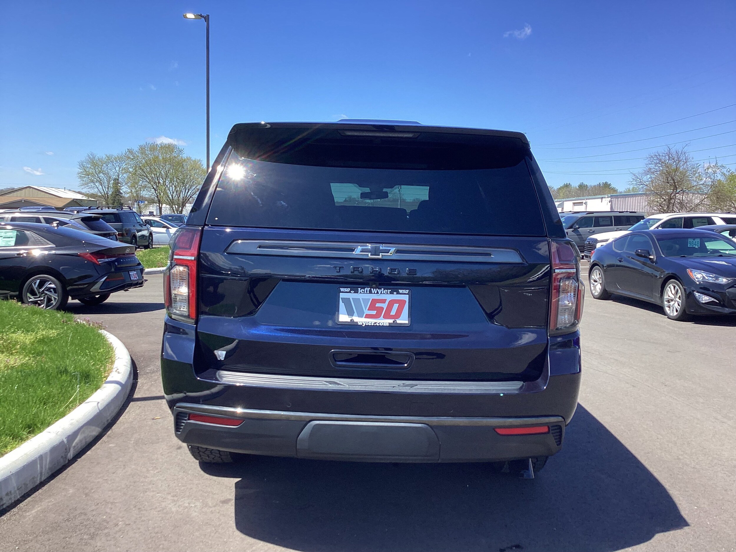2021 Chevrolet Tahoe Z71 photo 2
