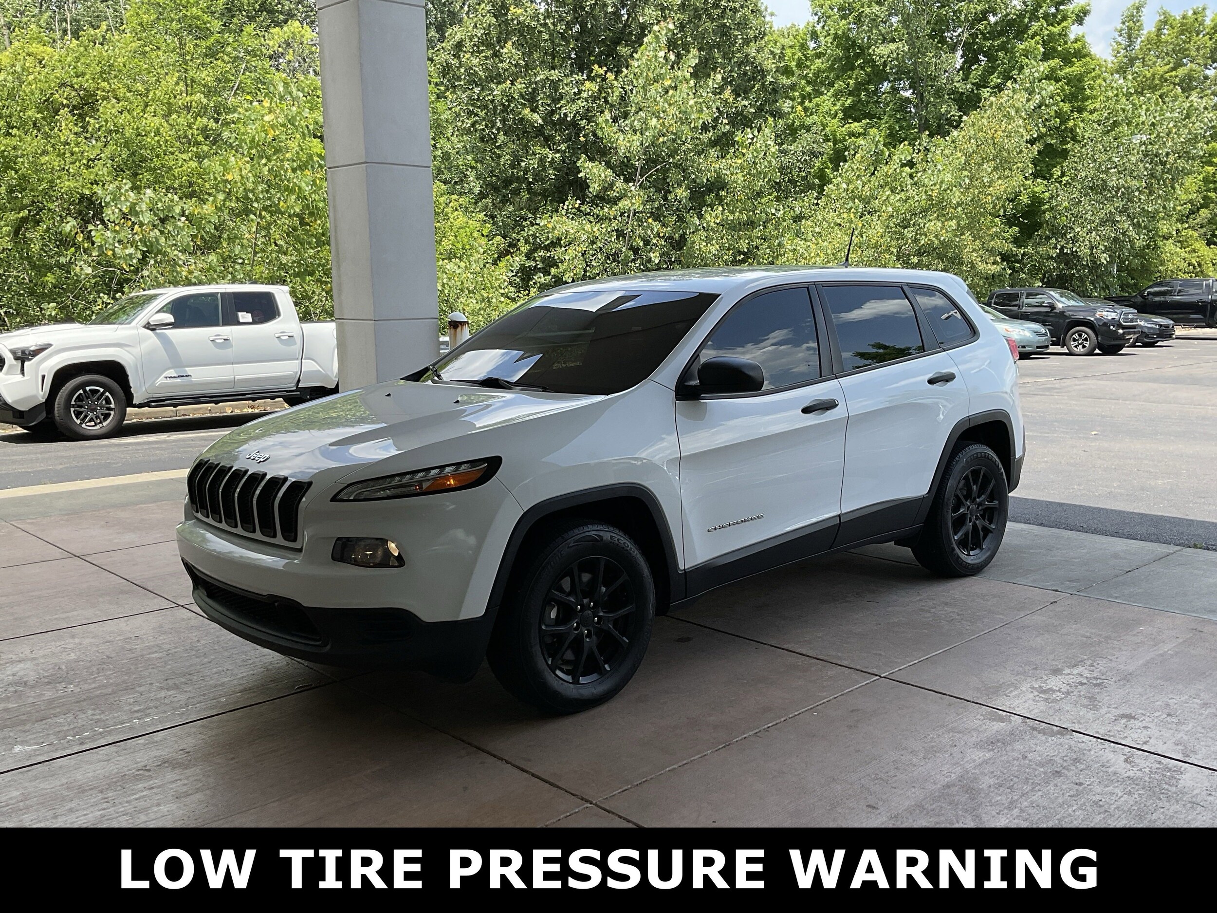 2017 Jeep Cherokee Sport photo 3