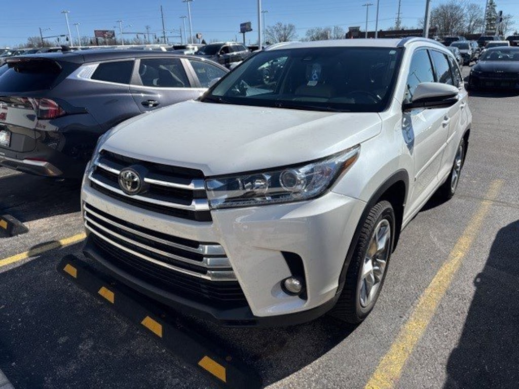 Used 2017 Toyota Highlander Limited V6 AWD SUV