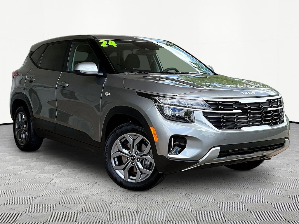Used 2025 Kia Seltos LX IVT AWD SUV